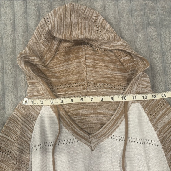 Lightweight hooded sweater - never worn -fits like a Medium - Picture 4 of 4